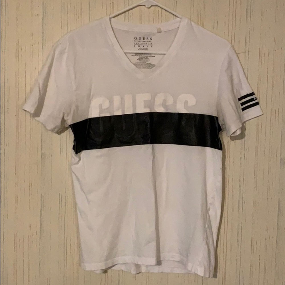 White and black GUESS v-neck T-shirt